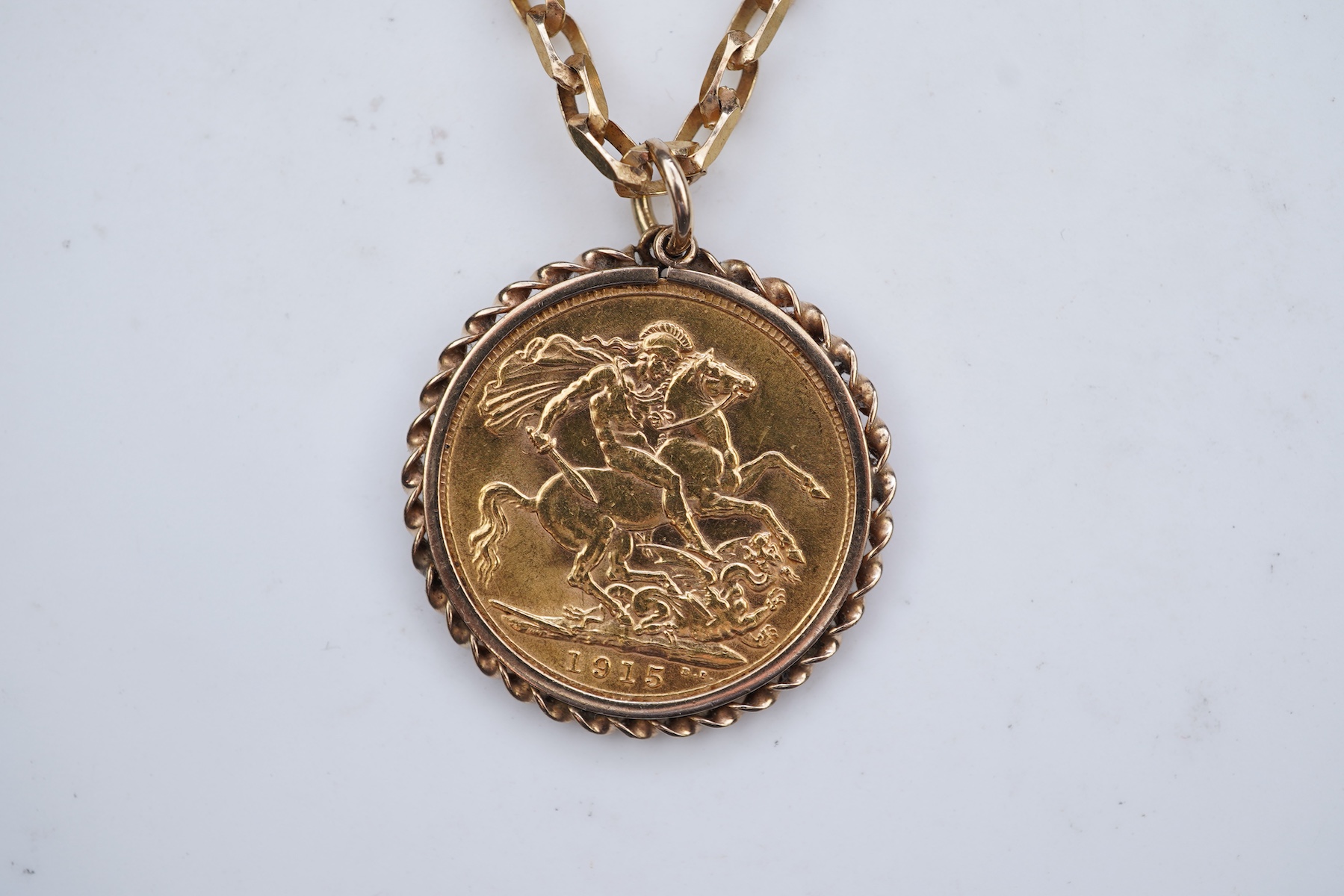 A George V sovereign coin pendant necklace